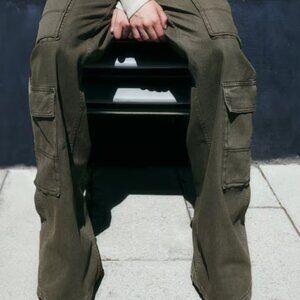 Relaxed Fit Cargo wide -leg pants size 32. Chocolat Brown